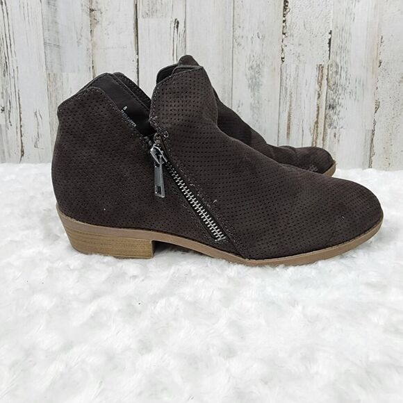 Universal Thread Ankle Perforated Suede Bootie Brown Size 8 - Picture 2 of 9